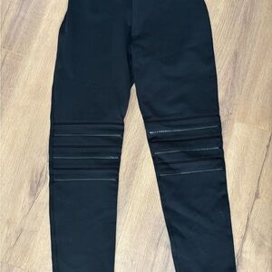 Tart Black Leggings with Sleek Design